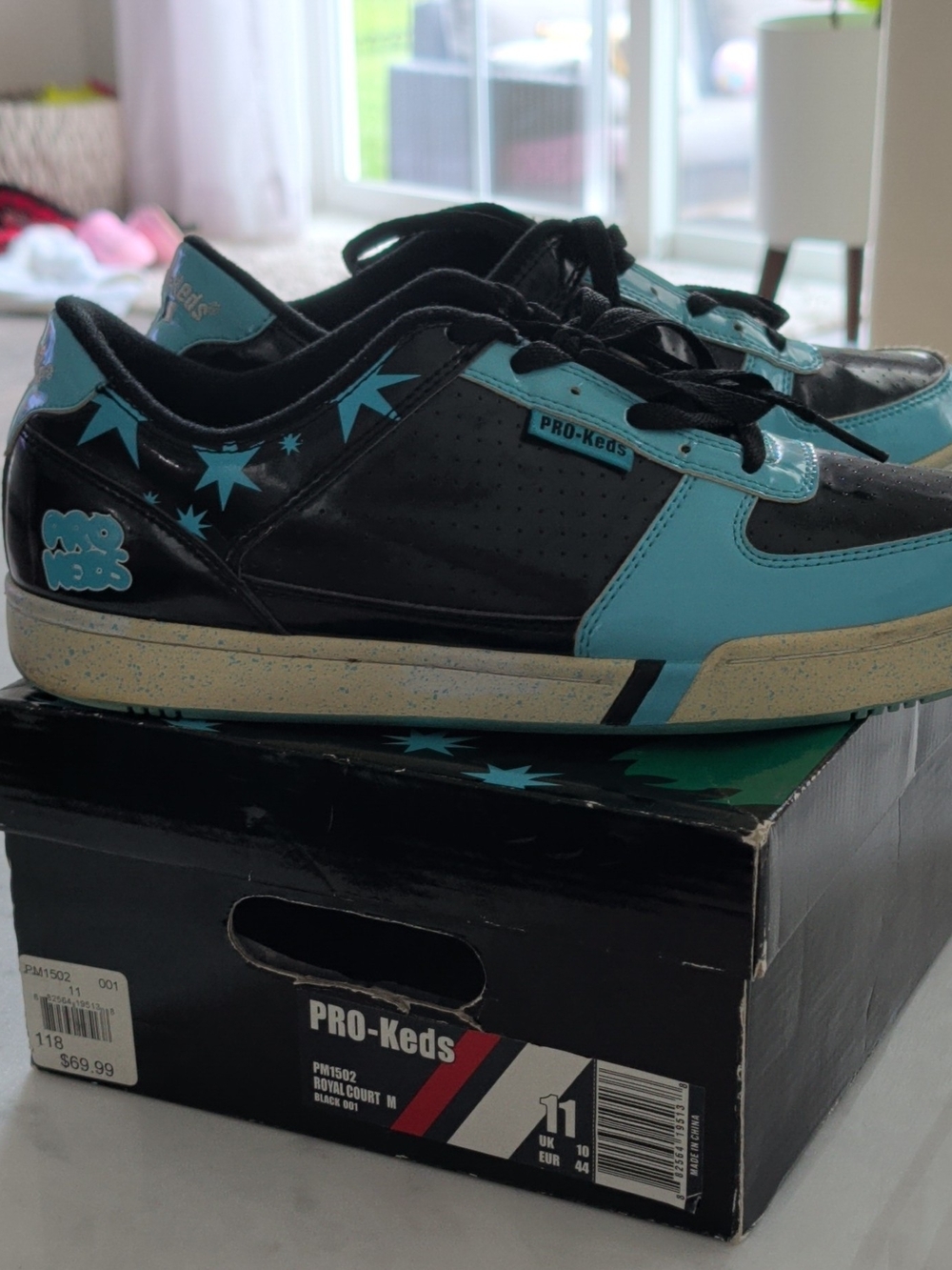 Men’s Royal Court Low Top Sneakers in Black/Blue